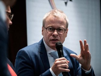 Derzeit Vizepräsident des Deutschen Fußball-Bundes (DFB): Peter Peters. Foto: Fabian Strauch/dpa/Archivbild Derzeit Vizepräsident des Deutschen Fußball-Bundes (DFB): Peter Peters. Foto: Fabian Strauch/dpa/Archivbild
