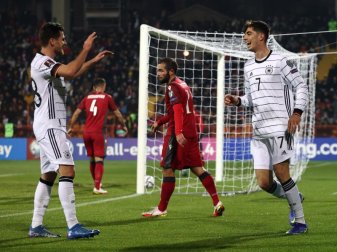 Jonas Hofmann (l) feiert das 1:0 gegen Armenien mit Torschütze Kai Havertz (r). Foto: Christian Charisius/dpa Jonas Hofmann (l) feiert das 1:0 gegen Armenien mit Torschütze Kai Havertz (r). Foto: Christian Charisius/dpa
