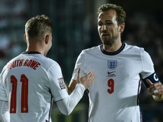 Harry Kane (r.) traf gegen San Marino vierfach