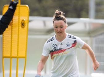 Gibt nach längerer Verletzungspause ihr Comeback bei den DFB-Frauen: Marina Hegering. Foto: Sebastian Gollnow/dpa Gibt nach längerer Verletzungspause ihr Comeback bei den DFB-Frauen: Marina Hegering. Foto: Sebastian Gollnow/dpa