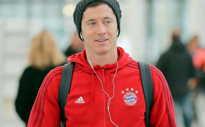 Robert Lewandowski sieht keine Notwendigkeit für Stürmer (Quelle: PIXATHLON/SID)