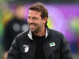 Hofft auf einen «Sahnetag» gegen Bayern München: Augsburgs Trainer Markus Weinzierl. Foto: Swen Pförtner/dpa Hofft auf einen «Sahnetag» gegen Bayern München: Augsburgs Trainer Markus Weinzierl. Foto: Swen Pförtner/dpa