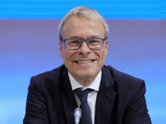 Wenig prominent: Peter Peters und Konkurrent Neuendorfer Wenig prominent: Peter Peters und Konkurrent Neuendorfer