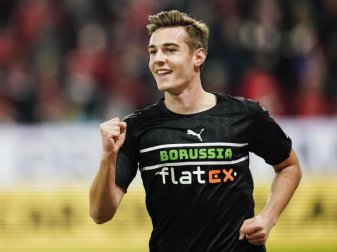 Gladbachs Florian Neuhaus jubelt über ein Tor. Foto: Uwe Anspach/dpa Gladbachs Florian Neuhaus jubelt über ein Tor. Foto: Uwe Anspach/dpa