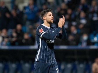 Milos Pantovic applaudiert nach einem Spiel den Bochumer Fans. Foto: Bernd Thissen/dpa Milos Pantovic applaudiert nach einem Spiel den Bochumer Fans. Foto: Bernd Thissen/dpa