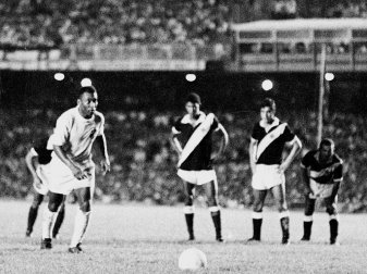 Kurz vor seinem 1000. Tor: Fußball-Legende Pele Kurz vor seinem 1000. Tor: Fußball-Legende Pele