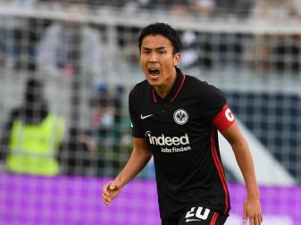 Kann sich eine weitere Saison bei Eintracht Frankfurt vorstellen: Makoto Hasebe in Aktion. Foto: Arne Dedert/dpa Kann sich eine weitere Saison bei Eintracht Frankfurt vorstellen: Makoto Hasebe in Aktion. Foto: Arne Dedert/dpa