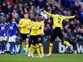 Ngolo Kante (3.v.l) vom FC Chelsea feiert seinen Treffer zum 0:2. Foto: Mike Egerton/PA Wire/dpa Ngolo Kante (3.v.l) vom FC Chelsea feiert seinen Treffer zum 0:2. Foto: Mike Egerton/PA Wire/dpa