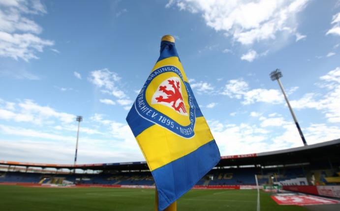 Braunschweig steht auf Relegationsplatz drei