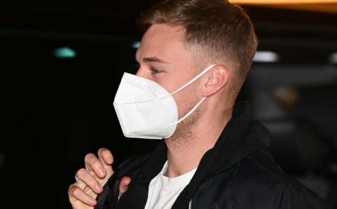 Musste sich wegen Kontakts zu einer positiv getesteten Person im privaten Umfeld in häusliche Isolation begeben: Joshua Kimmich. Foto: Swen Pförtner/dpa