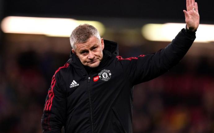 Verabschiedet sich nach der Niederlage beim FC Watford von den Fans: Manchester Uniteds Trainer Ole Gunnar Solskjaer. Foto: John Walton/PA Wire/dpa