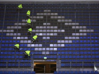 Die Sicherheit steht im Volksparkstadion in Hamburg im Vordergrund. Foto: Christian Charisius Die Sicherheit steht im Volksparkstadion in Hamburg im Vordergrund. Foto: Christian Charisius