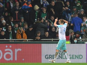 Rekordtorschütze: Schalkes Simon Terodde jubelt über sein Tor zum 1:0 gegen Schalke. Foto: Carmen Jaspersen/dpa Rekordtorschütze: Schalkes Simon Terodde jubelt über sein Tor zum 1:0 gegen Schalke. Foto: Carmen Jaspersen/dpa
