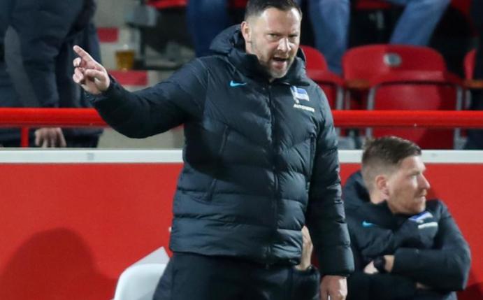 War nach der Derby-Schlappe bei Union bedient: Hertha-Coach Pal Dardai. Foto: Andreas Gora/dpa
