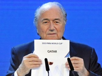 Bezeichnet die WM-Vergabe nach Katar mittlerweile als großen Fehler: Ex-Fifa-Chef Joseph Blatter. Foto: Walter Bieri/epa/dpa Bezeichnet die WM-Vergabe nach Katar mittlerweile als großen Fehler: Ex-Fifa-Chef Joseph Blatter. Foto: Walter Bieri/epa/dpa