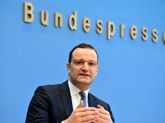 Jens Spahn für 2G-Regelung bei Profifußballern Jens Spahn für 2G-Regelung bei Profifußballern