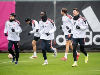 Abschlusstraining des FC Bayern auf dem Vereinsgelände vor dem Abflug zum Gruppenspiel bei Dynamo Kiew. Foto: Matthias Balk/dpa Abschlusstraining des FC Bayern auf dem Vereinsgelände vor dem Abflug zum Gruppenspiel bei Dynamo Kiew. Foto: Matthias Balk/dpa