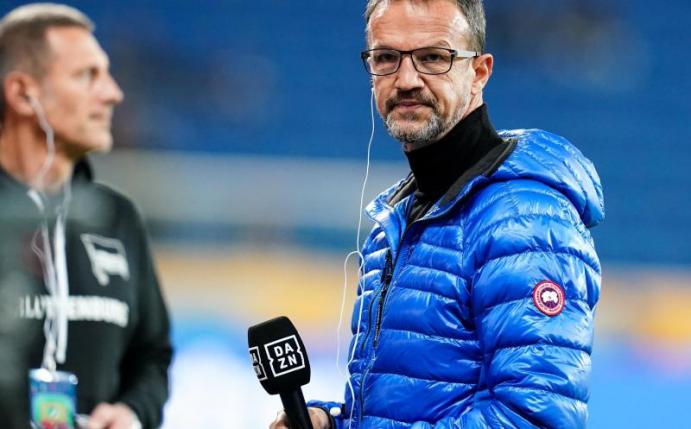 Fredi Bobic bestätigte, dass Hertha BSC für ungeimpfte Profis in Quarantäne keinen Lohn zahlt. Foto: Uwe Anspach/dpa