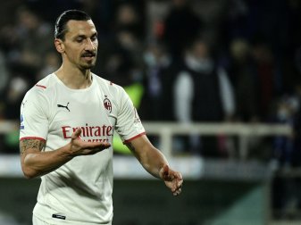 Ibrahimovic möchte trotz der Schmerzen weiterspielen Ibrahimovic möchte trotz der Schmerzen weiterspielen