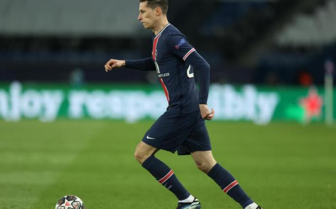 Wird von seinem Club Paris Saint-Germain zur Behandlung nach Katar geschickt: Julian Draxler. Foto: Sebastien Muylaert/dpa