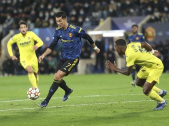 Der Portugiese macht den Unterschied: Cristiano Ronaldo (M) von Manchester United am Ball. Foto: Alberto Saiz/AP/dpa Der Portugiese macht den Unterschied: Cristiano Ronaldo (M) von Manchester United am Ball. Foto: Alberto Saiz/AP/dpa