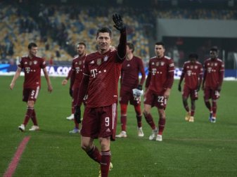 Der FC Bayern München um Robert Lewandowski (v) siegte in Kiew. Foto: Efrem Lukatsky/AP/dpa Der FC Bayern München um Robert Lewandowski (v) siegte in Kiew. Foto: Efrem Lukatsky/AP/dpa