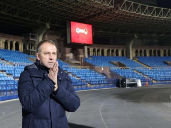 Glaubt vorerst auf eine Impfpflicht beim DFB-Team verzichten zu können: Bundestrainer Hansi Flick. Foto: Christian Charisius/dpa Glaubt vorerst auf eine Impfpflicht beim DFB-Team verzichten zu können: Bundestrainer Hansi Flick. Foto: Christian Charisius/dpa
