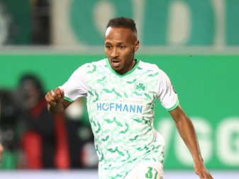 Hat seinen Vertrag bei der SpVgg Greuther Fürth verlängert: Julian Green. Foto: Daniel Karmann/dpa Hat seinen Vertrag bei der SpVgg Greuther Fürth verlängert: Julian Green. Foto: Daniel Karmann/dpa