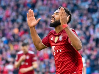 Erst wegen Kontakt zu einer infizierten Person in Quarantäne, nun selber infiziert: Eric Maxim Choupo-Moting. Foto: Sven Hoppe/dpa Erst wegen Kontakt zu einer infizierten Person in Quarantäne, nun selber infiziert: Eric Maxim Choupo-Moting. Foto: Sven Hoppe/dpa