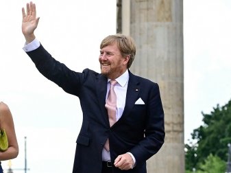 König Willem-Alexander fliegt Fans nach Prag König Willem-Alexander fliegt Fans nach Prag