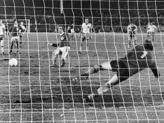 Hellström (v.) traf bei der WM 1974 auf das BRD-Team