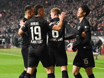 Frankfurts Daichi Kamada (r) jubelt nach seinem Tor zum 1:0 gegen Antwerpen mit Lucas Silva Melo (l-r), Filip Kostic, Rafael Santos Borré und Kristijan Jakic. Foto: Arne Dedert/dpa Frankfurts Daichi Kamada (r) jubelt nach seinem Tor zum 1:0 gegen Antwerpen mit Lucas Silva Melo (l-r), Filip Kostic, Rafael Santos Borré und Kristijan Jakic. Foto: Arne Dedert/dpa