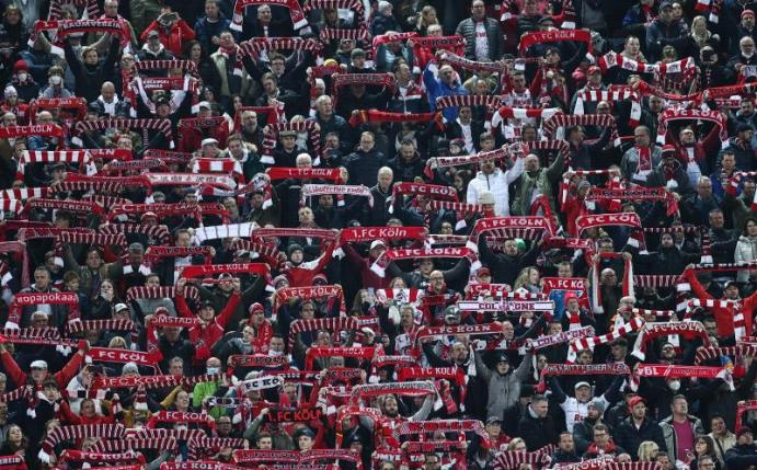 Zum Spiel des 1. FC Köln gegen Borussia Mönchengladbach dürfen 50.000 Fans ins Stadion. Foto: Rolf Vennenbernd/dpa