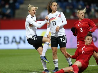 Schüller (l.) war gegen die Türkei dreimal erfolgreich Schüller (l.) war gegen die Türkei dreimal erfolgreich