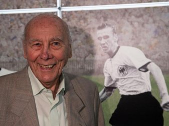 Auch der frühere Weltmeister Horst Eckel wurde in die Hall of Fame gewählt. Foto: Bernd Thissen/dpa