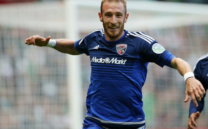 Moritz Hartmann erzielt das Tor des Tages für Ingolstadt (Quelle: FIRO/SID)