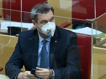 Söder fordert Zuschauerzahlen im Fußball zu reduzieren Söder fordert Zuschauerzahlen im Fußball zu reduzieren