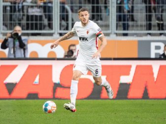 Augsburgs Jeffrey Gouweleeuw hat sich nach Bekanntwerden eines Corona-Falles in der Familie in Isolation begeben. Foto: Matthias Balk/dpa Augsburgs Jeffrey Gouweleeuw hat sich nach Bekanntwerden eines Corona-Falles in der Familie in Isolation begeben. Foto: Matthias Balk/dpa