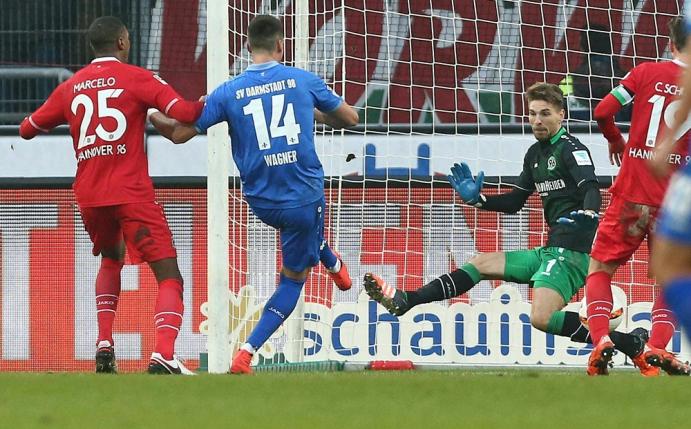 Sandro Wagner schießt Darmstadt in Hannover zum Sieg(FIRO/SID)