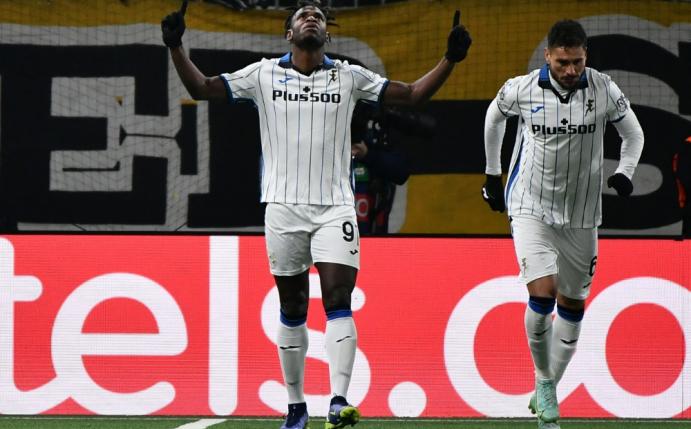 Duvan Zapata (l.) schoss den Siegtreffer