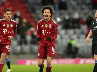 Leroy Sane (m.) erlöste die Bayern in der 71. Minute Leroy Sane (m.) erlöste die Bayern in der 71. Minute