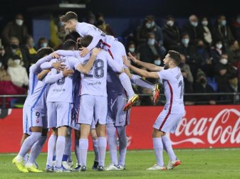 Die Spieler des FC Barcelona jubeln über das Führungstor gegen den FC Villareal. Foto: Alberto Saiz/AP/dpa Die Spieler des FC Barcelona jubeln über das Führungstor gegen den FC Villareal. Foto: Alberto Saiz/AP/dpa