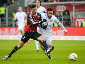 Yunus Malli (r) von Mainz wird umworben. Foto: Armin Weigel Yunus Malli (r) von Mainz wird umworben. Foto: Armin Weigel