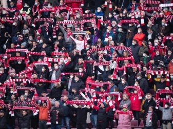 Beim Spiel des 1. FC Köln gegen Borussia Mönchengladbach waren 50.000 Zuschauer im Stadion. Foto: Marius Becker/dpa Beim Spiel des 1. FC Köln gegen Borussia Mönchengladbach waren 50.000 Zuschauer im Stadion. Foto: Marius Becker/dpa