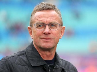 Hat noch keine Arbeitserlaubnis für England: Manchester Uniteds neuer Trainer Ralf Rangnick. Foto: Jan Woitas/dpa-Zentralbild/dpa Hat noch keine Arbeitserlaubnis für England: Manchester Uniteds neuer Trainer Ralf Rangnick. Foto: Jan Woitas/dpa-Zentralbild/dpa