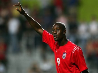 Carlton Cole hat sich für Holocuast-Aussage entschuldigt Carlton Cole hat sich für Holocuast-Aussage entschuldigt