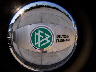 Es geht um die Pflicht, sich als Spielerberater beim DFB registrieren zu lassen. Foto: Boris Roessler/dpa/Archivbild Es geht um die Pflicht, sich als Spielerberater beim DFB registrieren zu lassen. Foto: Boris Roessler/dpa/Archivbild