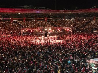 Das letzte traditionelle Weihnachtssingen in der Alten Försterei fand 2019 statt. Foto: Paul Zinken/dpa Das letzte traditionelle Weihnachtssingen in der Alten Försterei fand 2019 statt. Foto: Paul Zinken/dpa