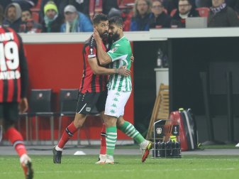 Demirbay geriet mit Gegenspieler Fekir aneinander Demirbay geriet mit Gegenspieler Fekir aneinander