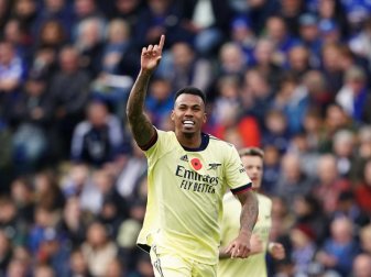 Hat einen bewaffneten Räuber vertrieben: Abwehrspieler Gabriel vom FC Arsenal. Foto: Zac Goodwin/PA Wire/dpa Hat einen bewaffneten Räuber vertrieben: Abwehrspieler Gabriel vom FC Arsenal. Foto: Zac Goodwin/PA Wire/dpa